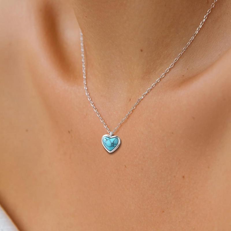 Turquoise Necklace for Women, Silver Heart Western Bohemian Style Jewelry as Anniversary Gifts, Western Turquoise Pendant Natural Stone Crystal Necklaces for Girls as Birthday Gifts-
