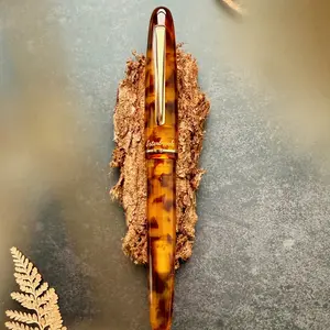 Amber Tortoise Estie - Specialty Nibs