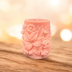 Flower-Shaped Soy Candle - Pink Floral Design for Aromatherapy and Home Decor