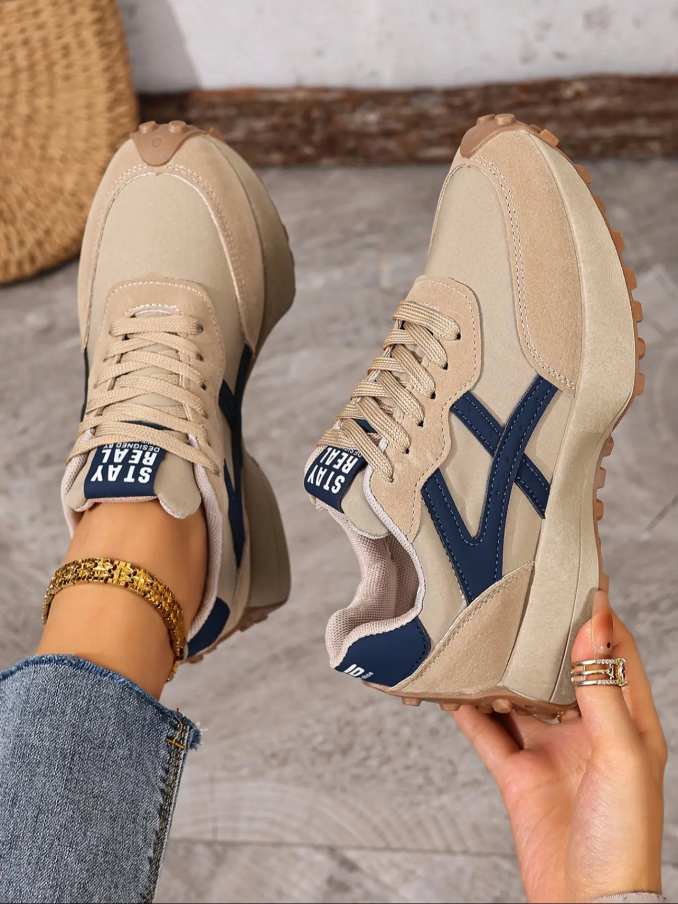 Women's casual lace-up sneakers, Casual lifestyle sneaker, Lightweight casual sneakers, daily casual sneakers, four-season outdoor walking shoes, thick-soled height-increasing comfortable casual shoes, suitable for everyday casual wear and commuting