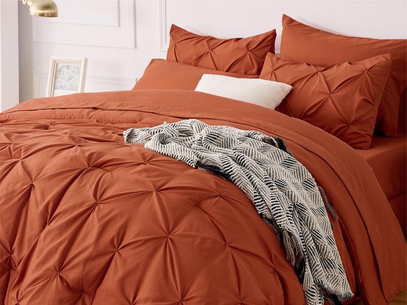 7 PCS-Bedsure Soft  Pintuck Messy Bedding Sets - Multi-Color,Cloud-like,Ultra-Soft,Machine Washable,Luxury Bedroom Decor Accessories,Breathable,All-Season King Size Comforter Sets,Hotel Quality, Restful Sleep, Geometric Pattern