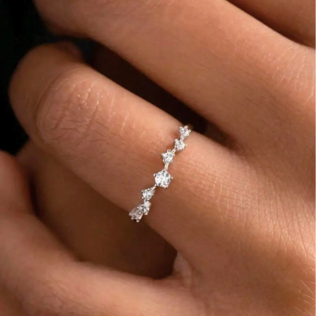 1 luxurious Cubic Zirconia ring, suitable as an engagement or wedding jewelry gift, everyday for women, a ring model favored by many American women