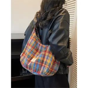 Retro plaid underarm bag, spring/summer canvas relaxed style shoulder bag, Crossbody Tote Bag, Commuter Crossbody Bag, multi-color versatile casual large capacity bag, suitable for dates, work, commuting, shopping, everyday accessories, etc.