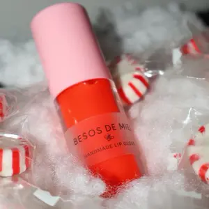 Besos de Miel Strawberry Mint Handmade Lip Gloss - Vibrant Red Shade for a Refreshing Look