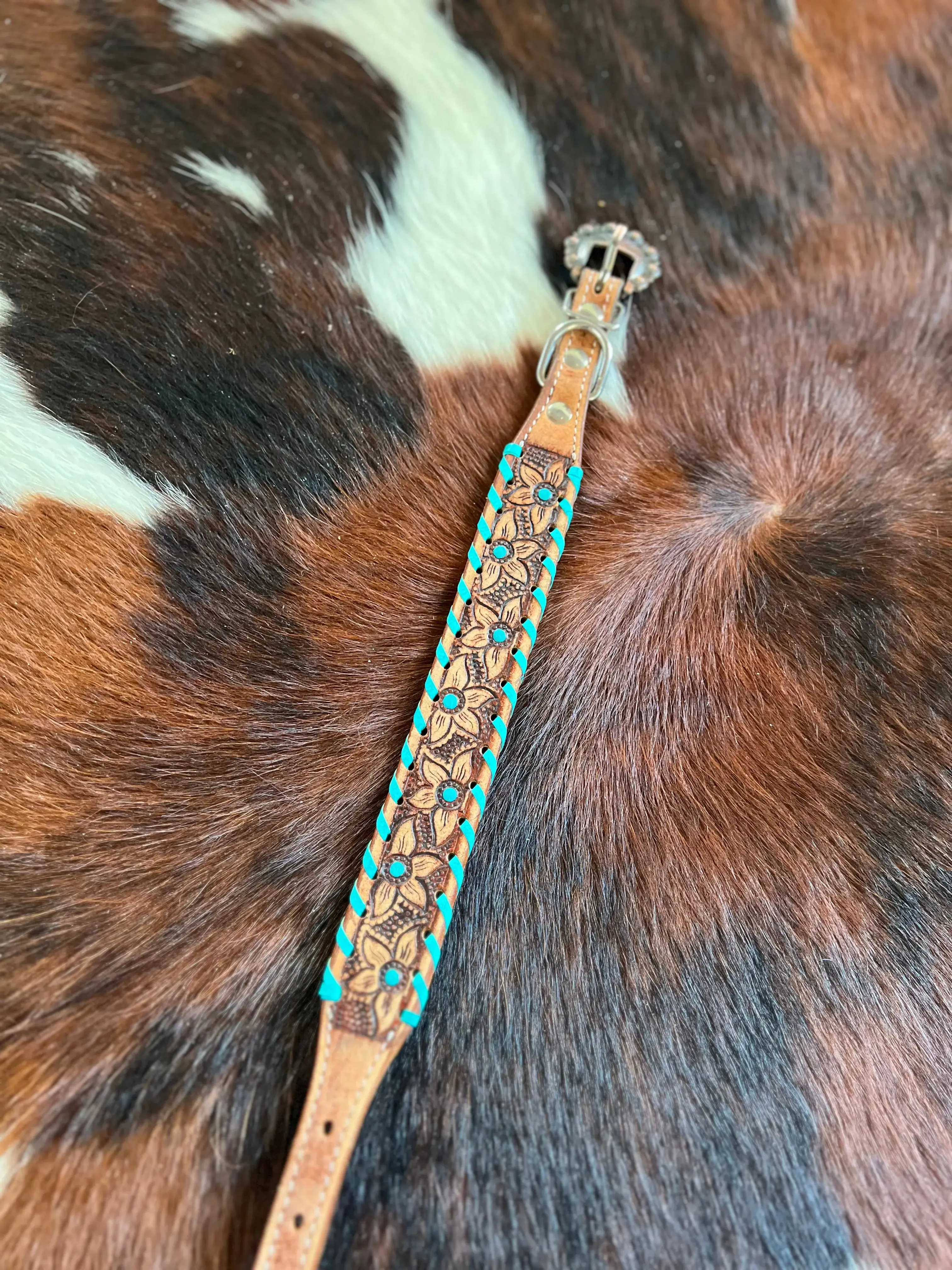Genuine leather dog collar with teal rawhide Genuine leather dog collar with teal rawhide