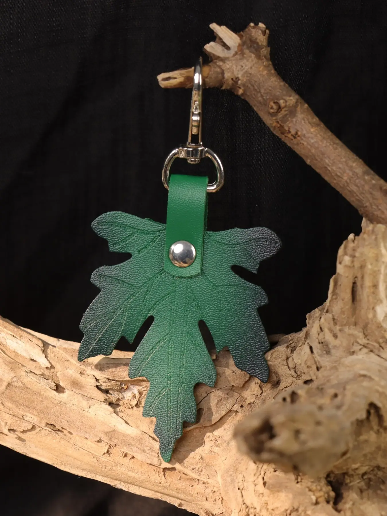 Vintage Gradient Leaf PU Leather Keychain, Handmade Maple Leaf Key Ring, Larp Cosplay Accessory, Bag Charm, Keychain for Bags for All Seasons