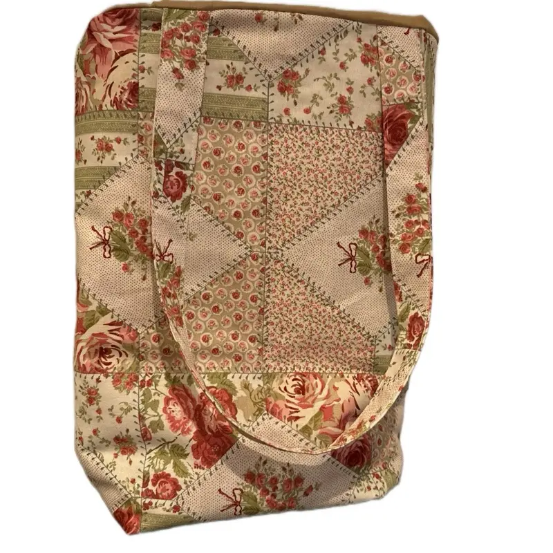 See and Tell Medium Tote with Pockets