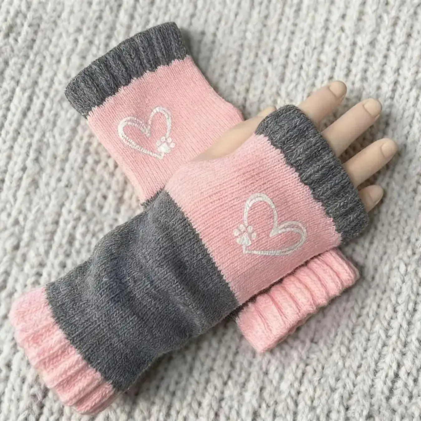 Women's Winter Embroidered Warm Gloves - Cute Heart Pattern, Non-slip Fingerless Gloves Touchscreen Warm Knit Gloves