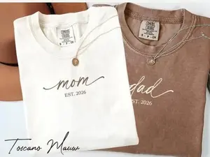 Comfort Colors Mom Dad T-Shirt, Matching Est 2026 Outfit, Custom Pregnancy Reveal Gift, Trendy Maternity Shirt, Baby Announcement, Full Colors Comfort T-Shirt
