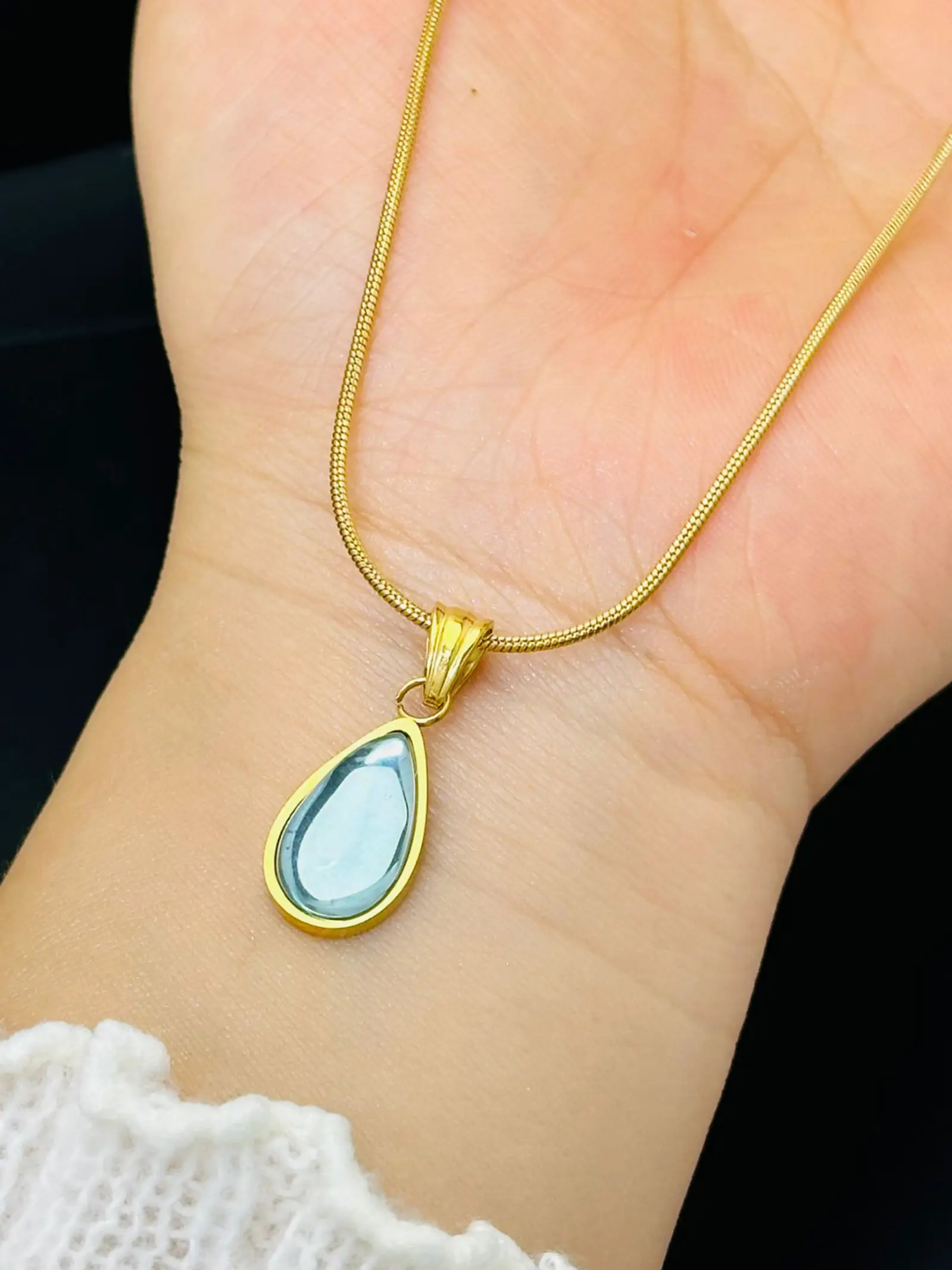 Vintage Snake Chain Necklace, Sea Blue Cat Eye Teardrop Pendant, Soft Commuter Versatile Collarbone Chain