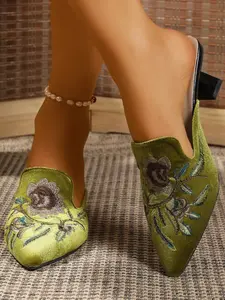 Summer New Women's Pointed Toe Embroidered Slip-On Retro High Heel Fashion Versatile Sandals, Comfortable Outdoor Closed-Toe Low Heel Sandals