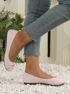 A pair of pink flat shoes with bows for women, velvet upper, breathable PU lining, three-layer super comfortable insoles, suitable for school, commuting, and attending various gatherings Girl Footwear Flatform Running