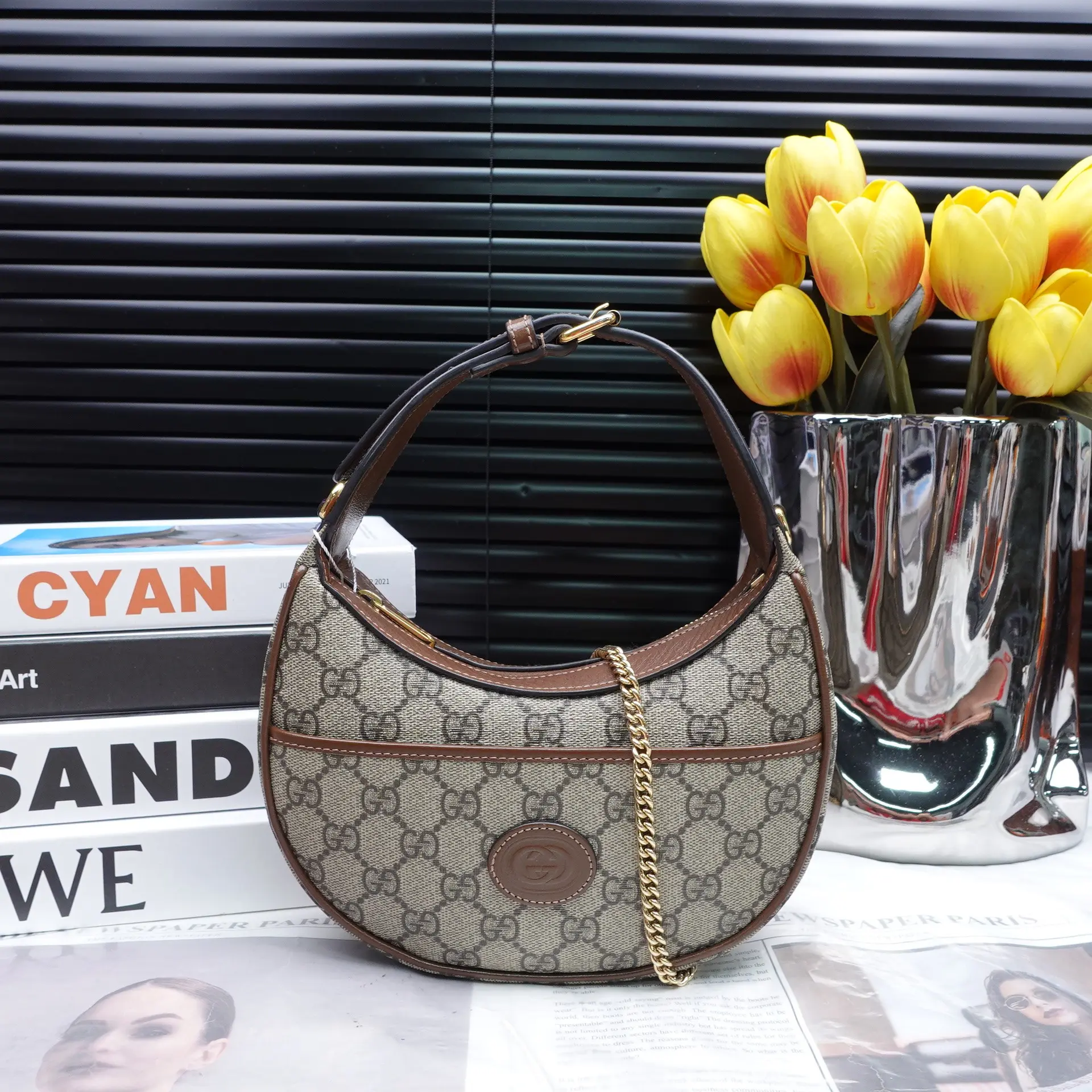 Pre-owned GUCCI Coated Canvas Shoulder Bags Retro Brown Shoulder Bag T10325243