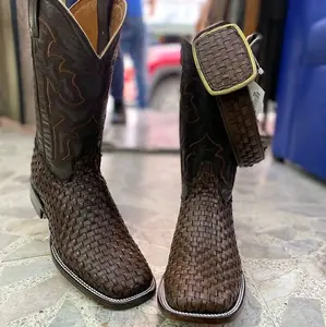 PETATILLO BOOTS WITH BELT .