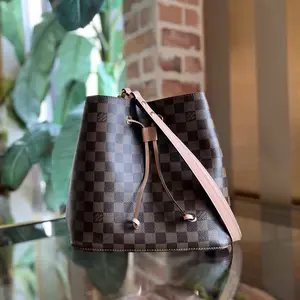 Pre-owned Louis Vuitton canvas Shoulder Bags NeoNoe MM Pink Monogram Bucket Bag
