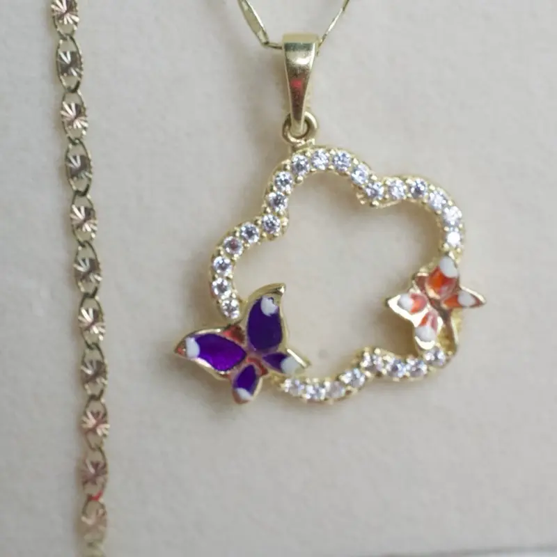 Cadena delgadita Valentino 20” y dije de Cz y 2 mariposas de colores Oro 14k