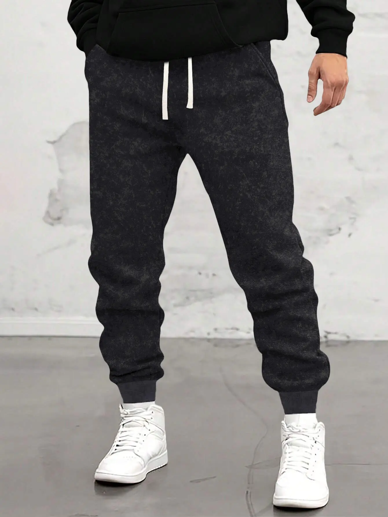Men's regular fit casual sports joggers, featuring a letter print pattern, elastic waistband with drawstring, pocket design, suitable for outdoor activities, commuting, and streetwear, an ideal gift for spring, autumn, and summer for husbands/boyfriends
