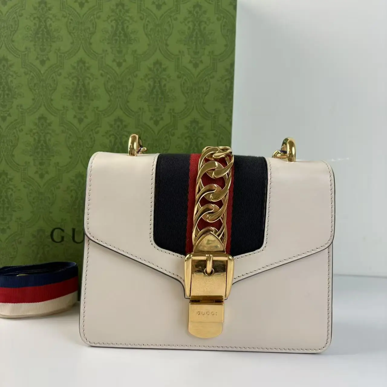 Pre-owned GUCCI Mini Sylvie Smooth Leather Shoulder Bag