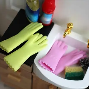 4-Piece Mini Dollhouse Set 1/12 Scale Household Gloves + Mini Wire Balls + Fabric + Sponge Model, Doll Kitchen Decoration Accessories Model, Dollhouse Scene Photography Props, Dollhouse Accessories, Dollhouse Decorations, Dollhouse, Miniature Items/Object