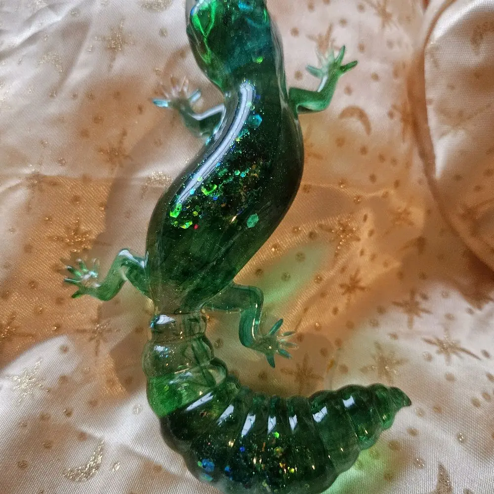 Epoxy Resin Gecko - Green Glittery Design for Home Decor and Collectibles