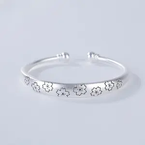 Elegant Minimalist Women'S Bracelet with Floral Design - Open Flower Bracelet for Daily Wear, Perfect Gift for Her, All-Season Accessory, Flower Bracelet