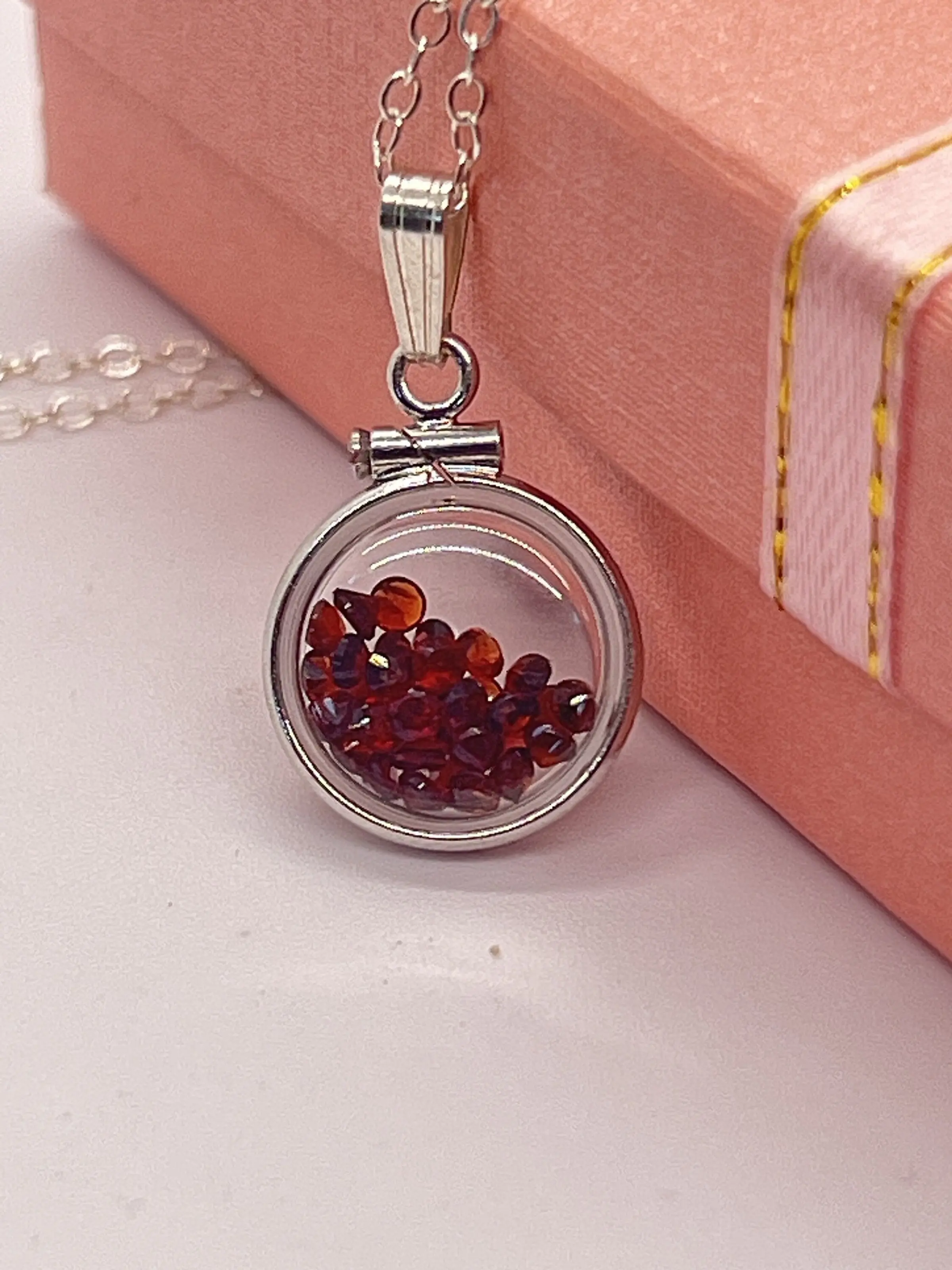 Nice handmade Diminutive Sterling Silver Garnet Shaker Locket Lucite View Locket, Necklace, Beautiful January Birthstone. 1.65 TCW, red round cut