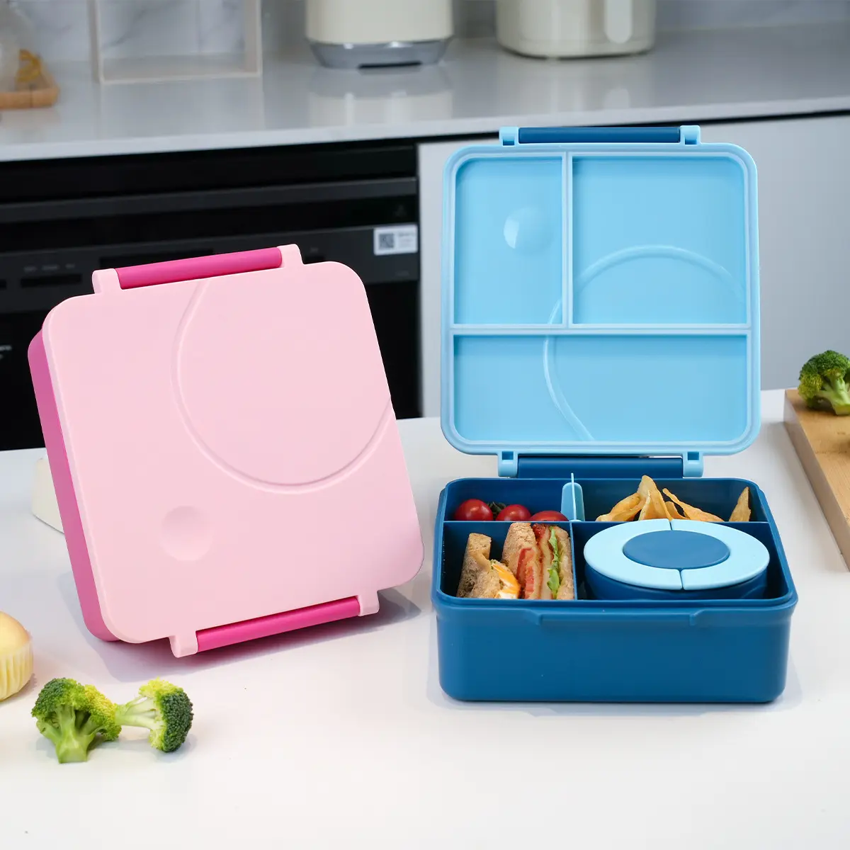 Lunch box; stainless steel bowl; microwaveable plastic food box; partitioned bento box for children