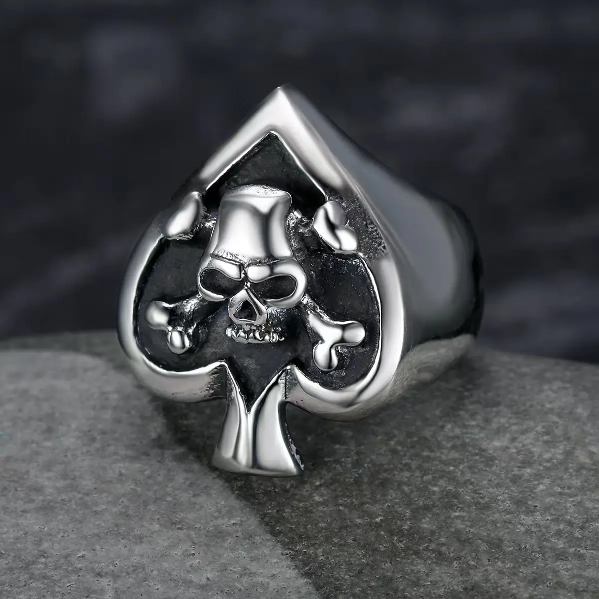 Men's Retro Bold Poker Skull Stainless Steel Ring - Chunky Statement Jewelry, Goth Alternative Artistic, Tarnish Resistant Anti-Rust Accessory, Chunky Statement Rings, Tarnish Resistant Ring