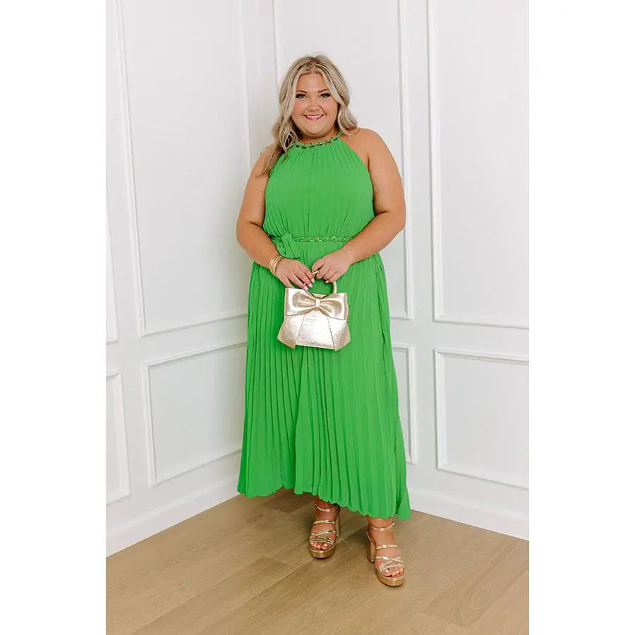 VIP Party Pleated Maxi Dress in Kelly Green Curves