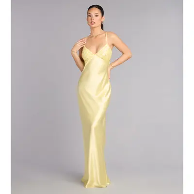 can you steam satin dress How to steam your wedding dress without getting watermarks the morning of  the wedding? Use these tips!