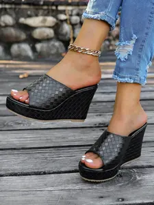 PU wedge heel thick soled sandals, woven upper, fish mouth Stylish fashion Design slippers, summer beach platform women's shoes, suitable for vacation and daily wear, Heeled