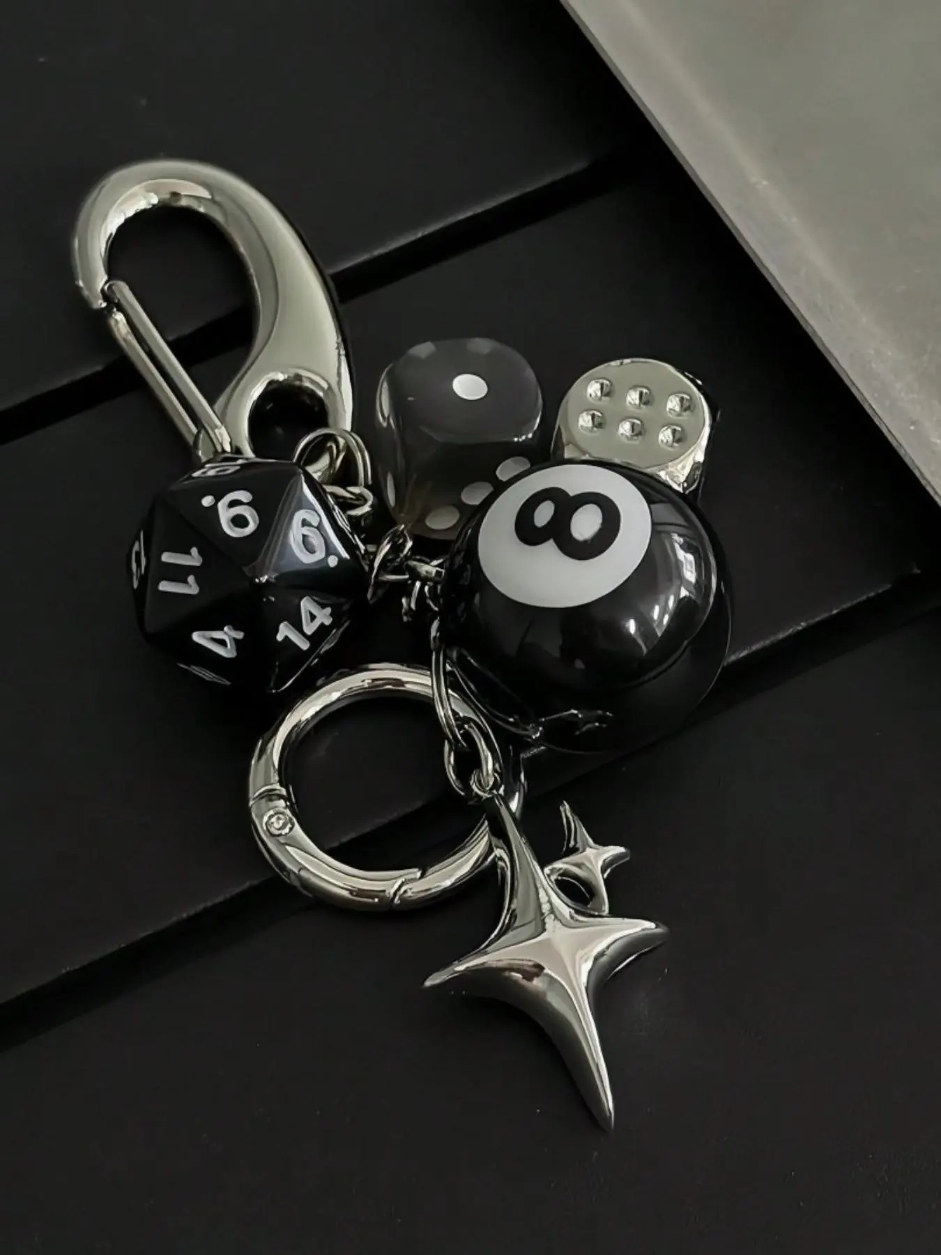 8 Ball Dice Design Keychain, Vintage Style Keychain for Car Keys, Cool Keychains, Fashion Accessories for Men & Women, Trendy All-match & Exquisite Keychain for Birthday Gift, Keychain Pendant