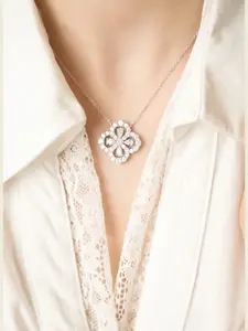 Elegant Zirconia Four-Leaf Clover Good Luck Necklace for Women, Stylish Commuter Jewelry Gift for Her, Lightweight Choker Chain Accessory