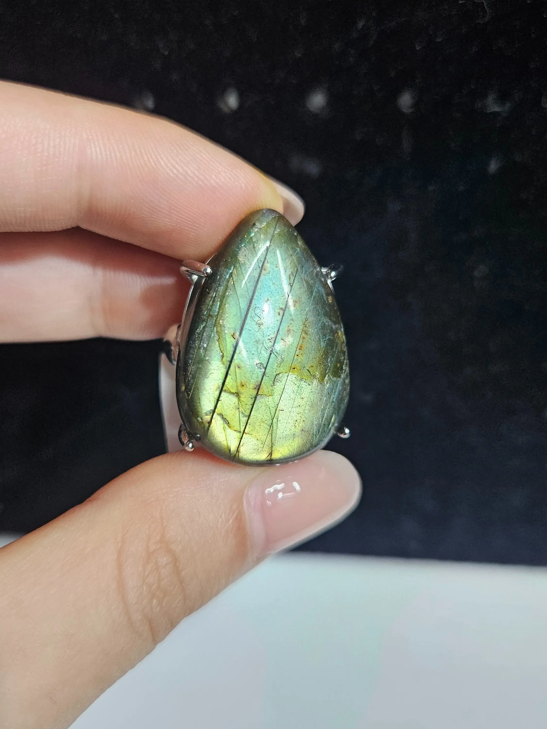 Jody(14736)gc.Adjustable copper ring with elongated drop labradorite stone.