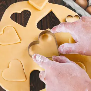 Never Lose Your Cookie Cutters Again! Aesthetic Nesting Pastry Molds with Metal Storage Tin. Multi-Size Stainless Steel Heart & Round Cutters for Perfect Biscuits & Cakes. Rust-Proof Baking Accessory. Upgrade Your Kitchen!