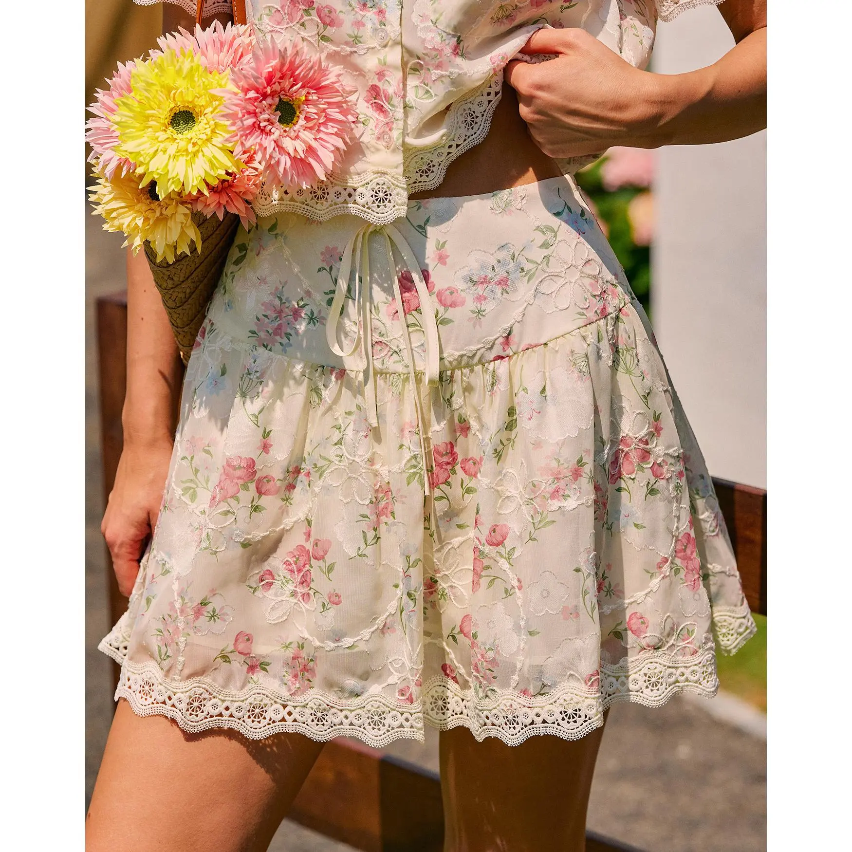 rihoas Women's Elegant Floral Lace Drawstring Mini Skirt - Lightweight Fabric, Ruched, Adjustable Bottoms, Aesthetic Spring Skirt for Outdoor Summer Wear, Mini Skirts