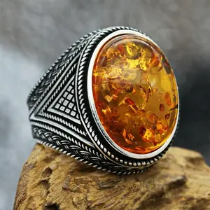 A Vintage Punk-Style Ring with a Darkened Copper Setting And Amber, Featuring a Minimalist Design That Exudes Sophistication. It'S Suitable for Everyday Wear Or Unique Styling, Creating a Fashionable Atmosphere with Its Distinctive Texture