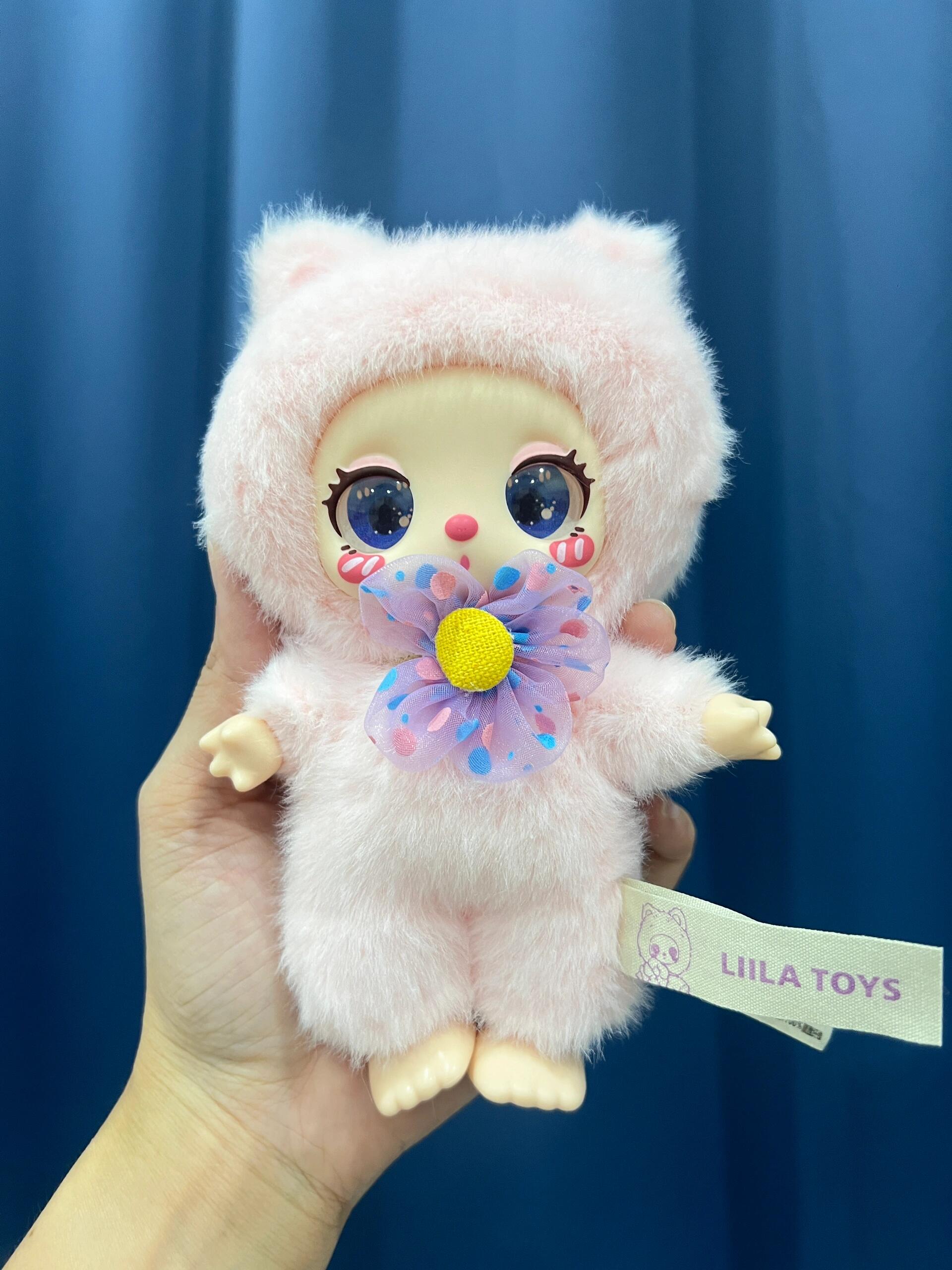 LISM Liila's lucky cat v1 plush toy Doll， Stuffed Anima，Backpack or clothing decoration，Soft Furry Collectibles，Stuffed Animal，