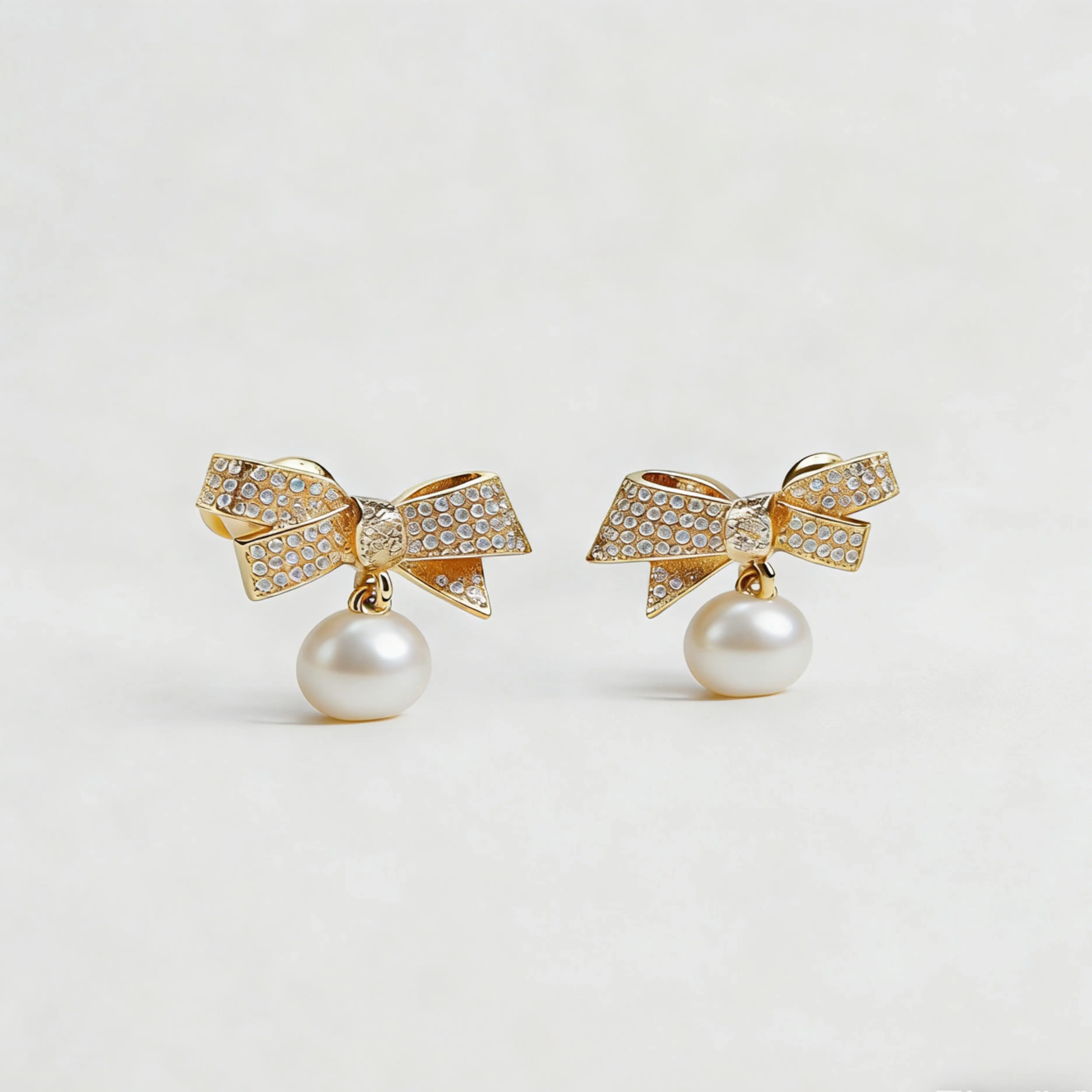 Gold zirconia bow-shaped pearl earrings