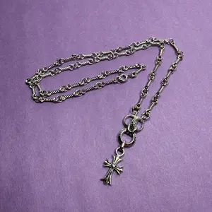 Heavyweight Cross Necklace Vintage 50cm Unisex Stainless Steel Chain Jewelry with Unique Floral Design for Men and Women Retro Elegance