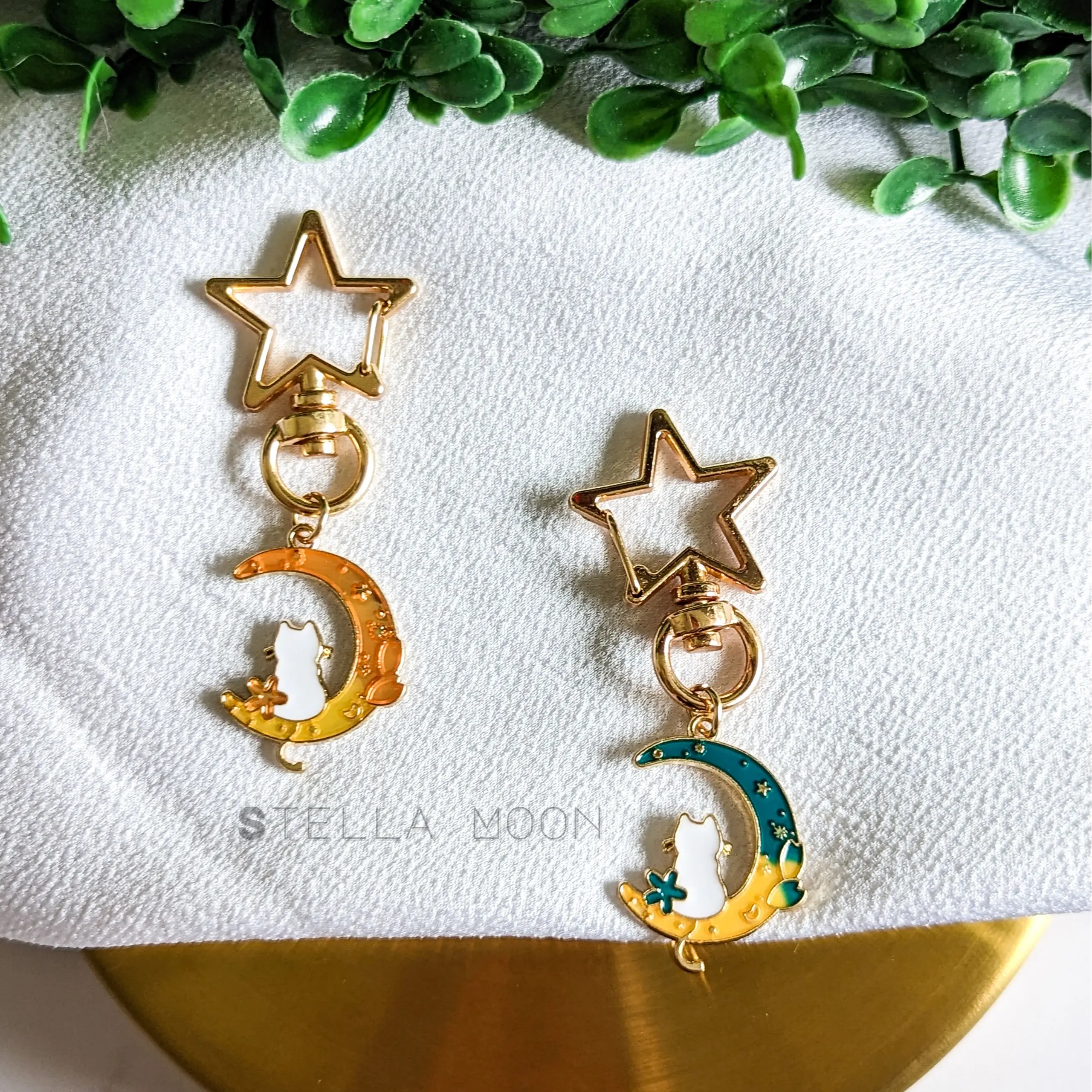 Crescent Moon Enamel Keychain, Cute Cat Key Chain Ring Holder Accessory, Kawaii Feline Star Bag Charm, Blue, Orange, Yellow Flower Petal cute keychain