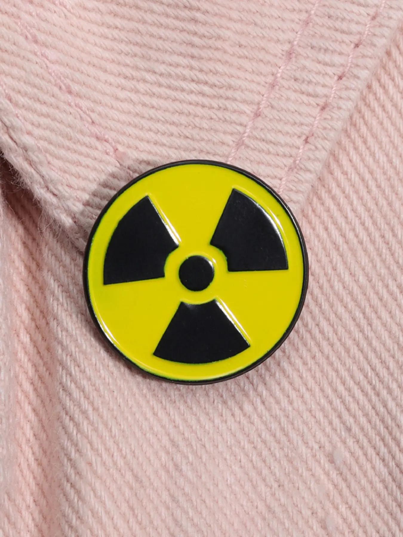 Radioactive Radiation Sign Enamel Pin Chemical Element Metal Brooch Lapel Backpack Badge Fashion Jewelry Accessories Gift for Friends Durable Metal Pins Alloy Brooch Pin