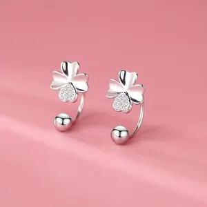 A pair of women's curved four-leaf flower curved hook earrings, screw buckle design, small and simple lucky four-leaf clover pattern, suitable for pierced ears, suitable for daily wear