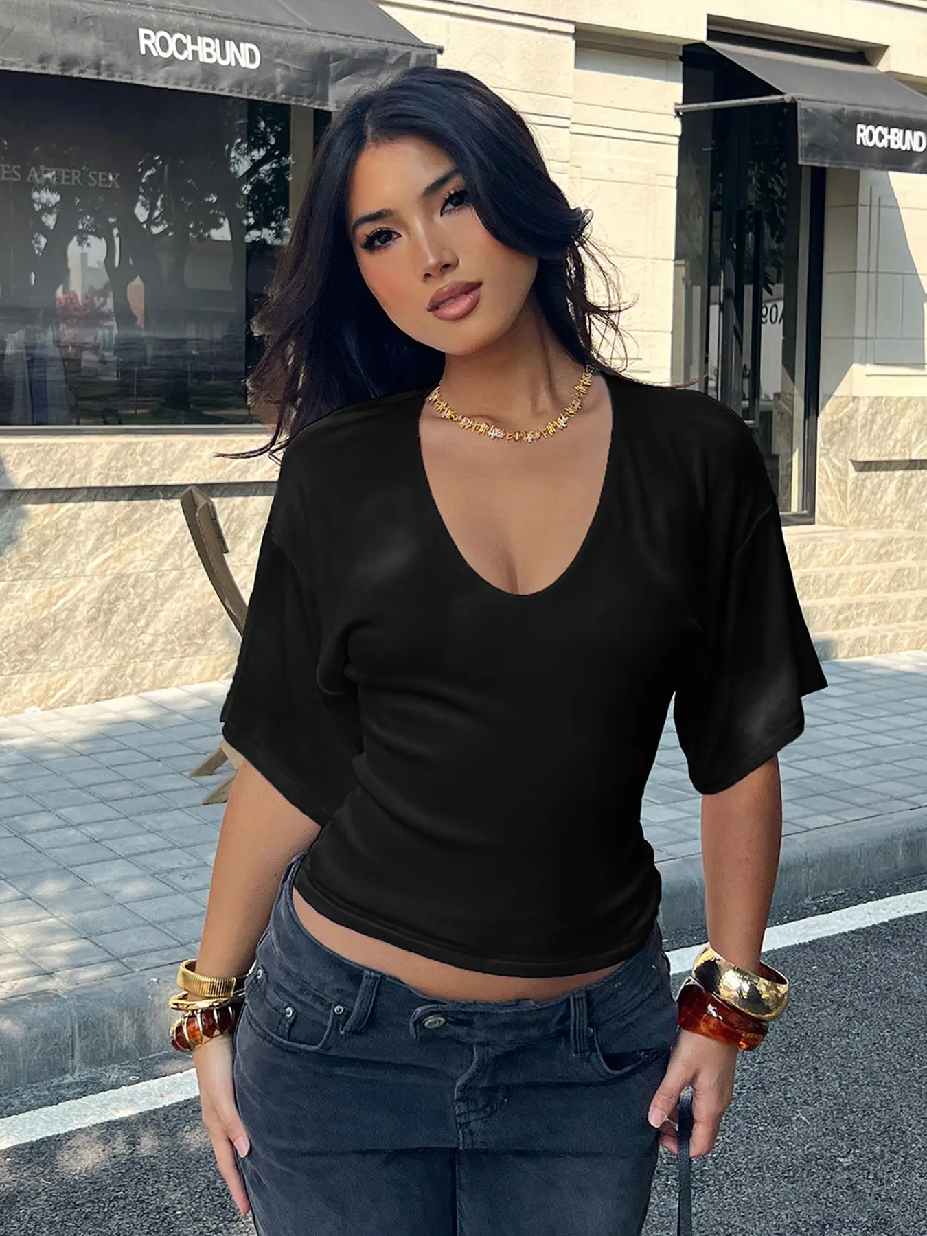 Women's Deep V Neck Slim Fit Short Sleeve Top, Casual Tops, Sexy Low Cut Design, Casual Fashion Minimalist Tee for All Occasions, Comfortable & Stylish, Fitted