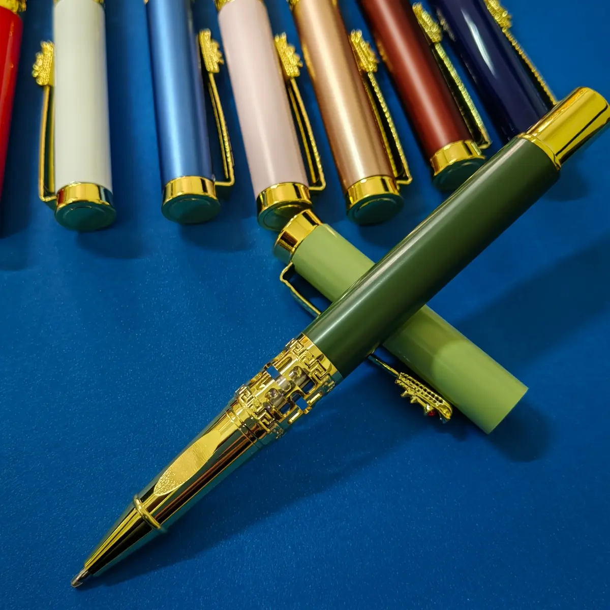 1 pc signature pen, ballpoint pen, paired with 6 premium refills, 0.5 mm tip, calligraphy art, metal pen holder, cap pen clip, hollow barrel design, elegant high-end, stylish and refined, study supplies, holiday gifts—Valentine’s Day, back-to-school seaso 1 pc signature pen, ballpoint pen, paired with 6 premium refills, 0.5 mm tip, calligraphy art, metal pen holder, cap pen clip, hollow barrel design, elegant high-end, stylish and refined, study supplies, holiday gifts—Valentine’s Day, back-to-school seaso