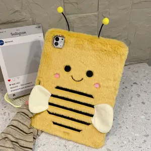 Cute Cartoon Bee Plush Tablet Case with Pen Slot, Fits Apple iPad 10th/11th, Pro 11/12.9/13 Inch, Air 11/13 Inch, Mini 7/6, Gift for Women