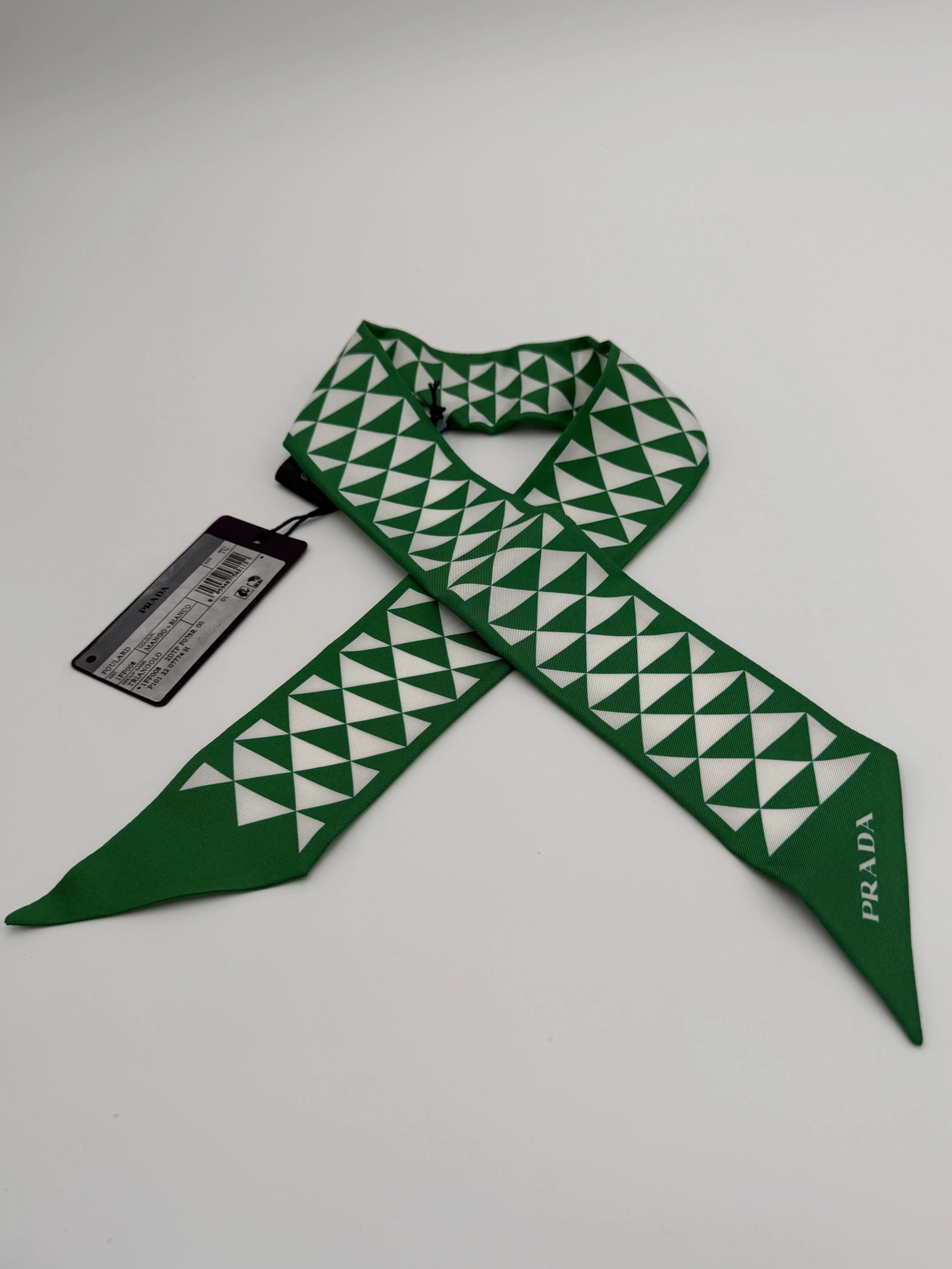 Pre-owned Prada skinny silk twill scarf/bandeau Green/Whtie