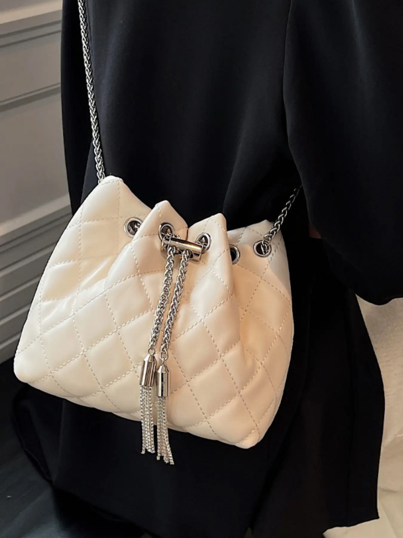 DOVA Small Chanel-style quilted drawstring bucket bag for women, portable and medium-sized capacity, soft PU leather with a light luxury feel, double chains for crossbody wear, suitable for commuting, dating, or going out, Fashionable Bucket Bag