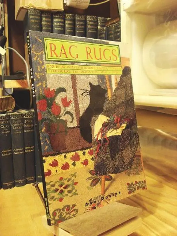 USED Book - Rag Rugs: How to Use Ancient and Modern Rug-Making Techniques to Create Rugs, Wallhangings, Even Jewelry (Contemporary Crafts) by Ann Davies (Paperback) - english