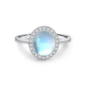 wsyjewelry S925 sterling silver, ultra-shiny, 2-carat moonstone ring for women. Sophisticated, elegant, and perfect for wedding rings or gifts for girlfriends.